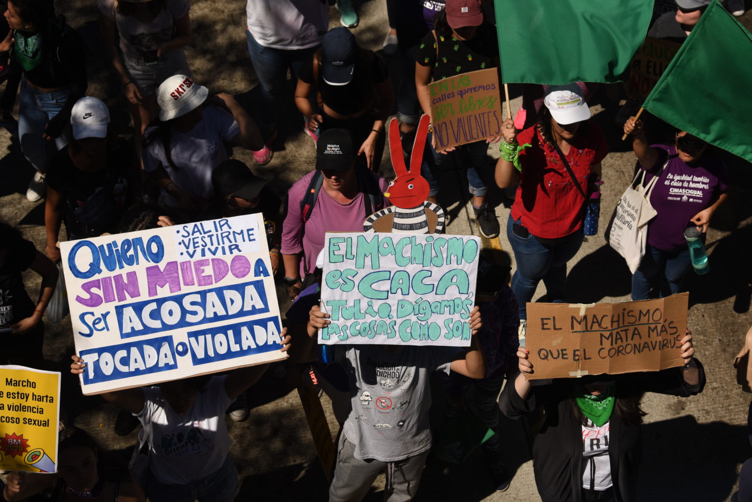 Mujeres jóvenes encabezaron histórica marcha del 8M 2020 en El Salvador